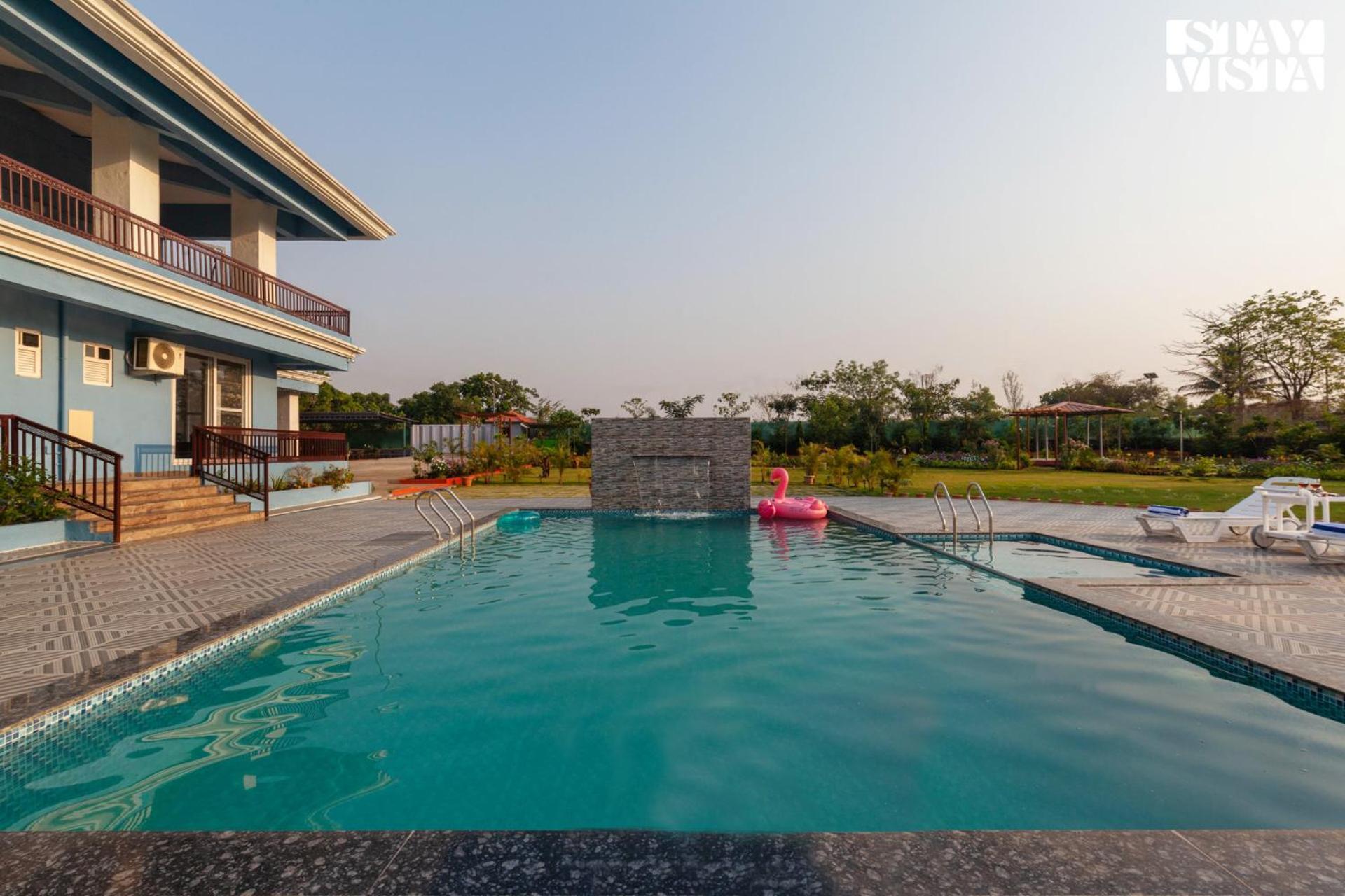 Stayvista'S Hillside Meadows - Mountainside Retreat With Farm View, Pool & Deck, Lawn & Gazebo Chinchavli Dış mekan fotoğraf