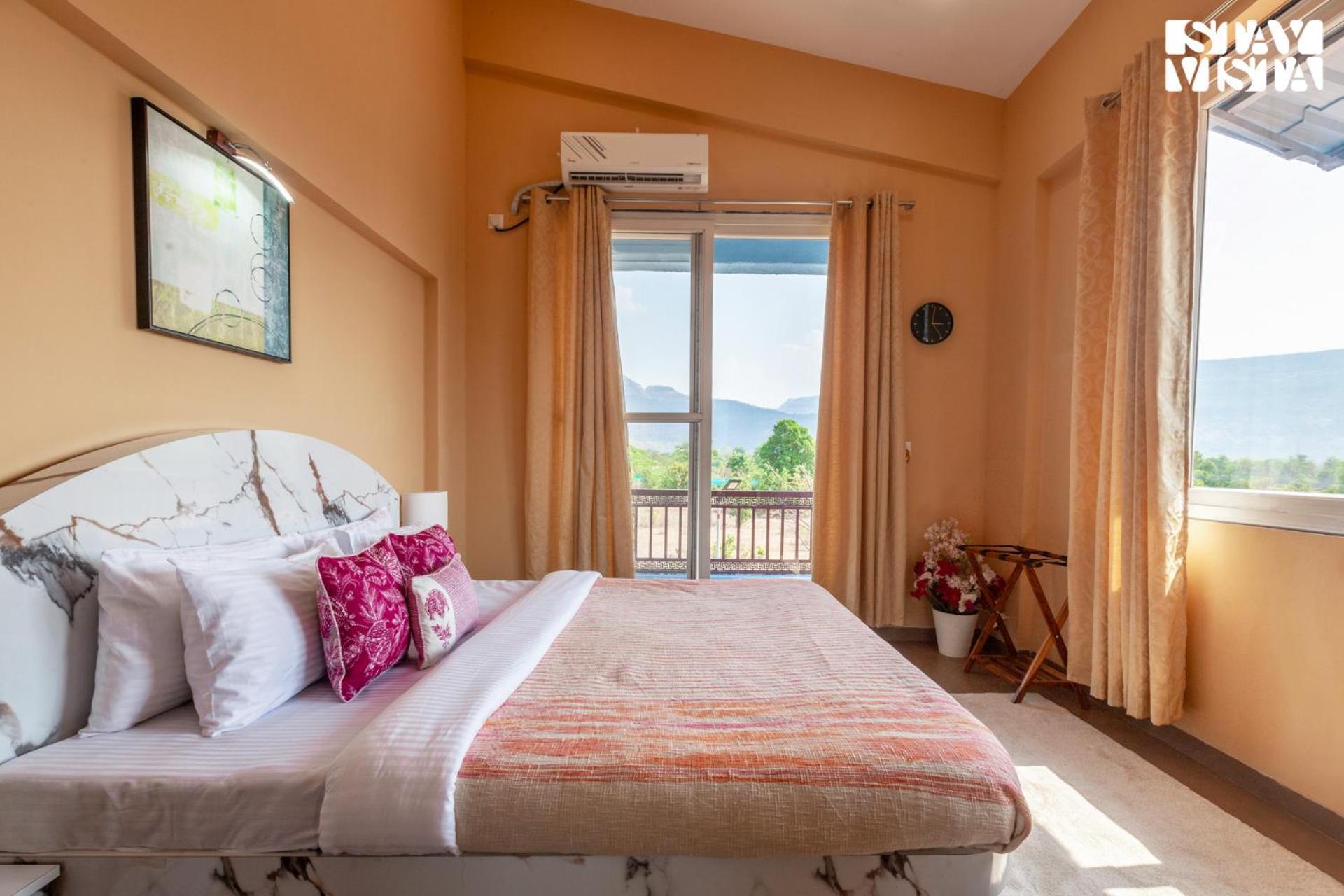 Stayvista'S Hillside Meadows - Mountainside Retreat With Farm View, Pool & Deck, Lawn & Gazebo Chinchavli Dış mekan fotoğraf