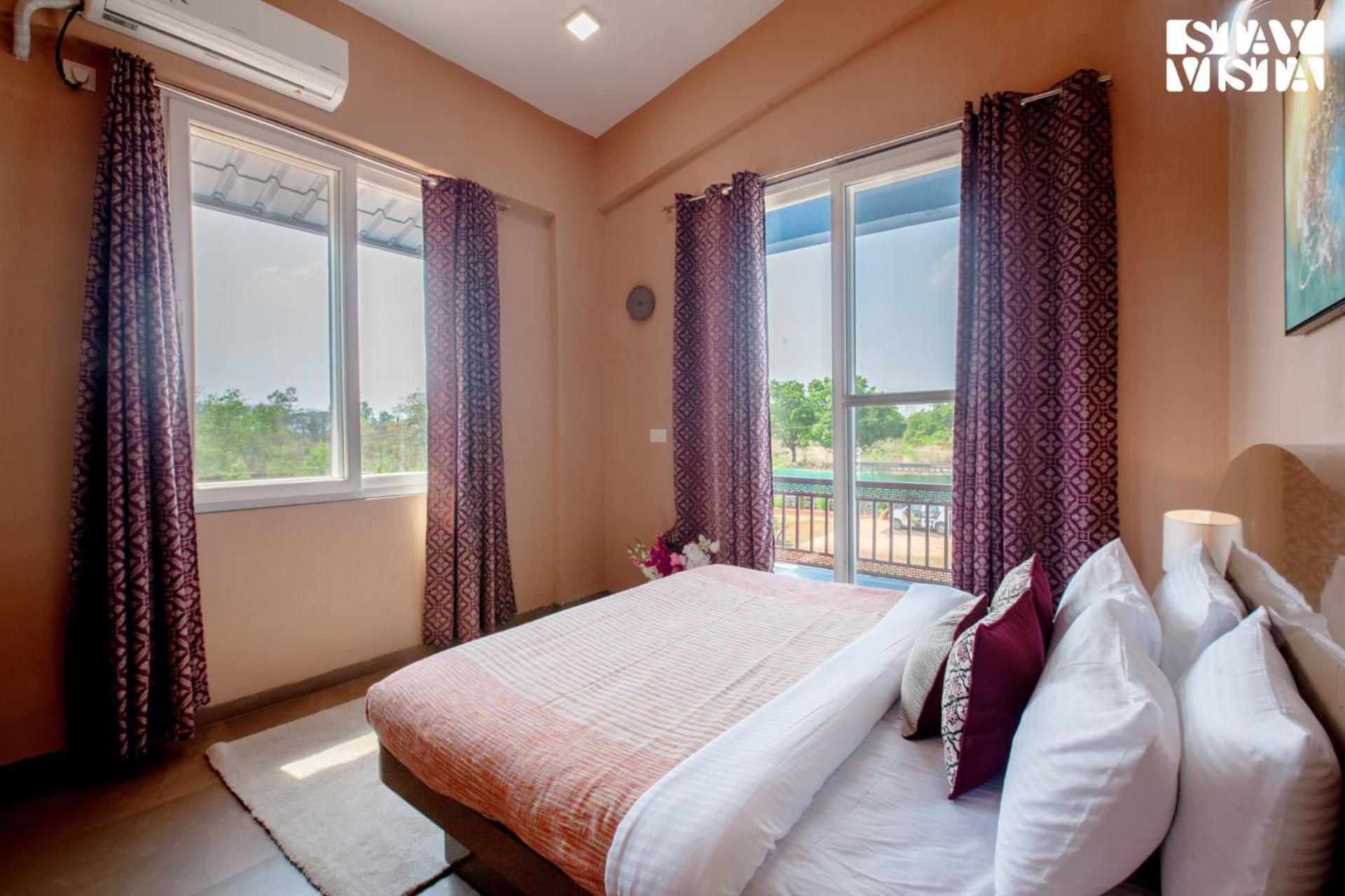 Stayvista'S Hillside Meadows - Mountainside Retreat With Farm View, Pool & Deck, Lawn & Gazebo Chinchavli Dış mekan fotoğraf